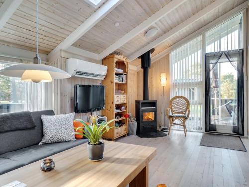Holiday Home Peter - 400m from the sea by Interhome in Hals