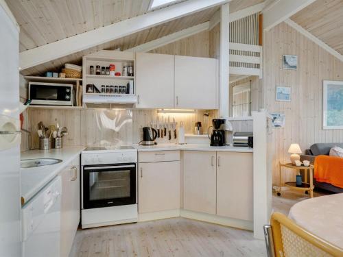 Holiday Home Peter - 400m from the sea by Interhome in Hals