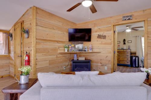 Game Room Access Pet-Friendly Sevierville Apt! in Sevierville, USA