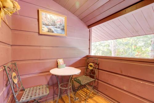 Game Room Access Pet-Friendly Sevierville Apt! in Sevierville, USA