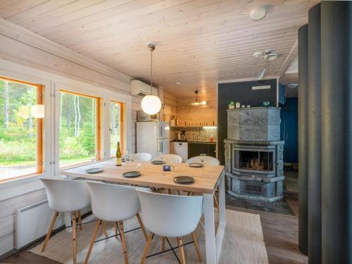Holiday Home Lähderinne by Interhome (Holiday Home Lahderinne by Interhome) in โคมูลา