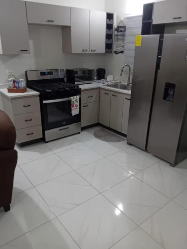 Cozy Escape 876 Secure 2BR with AC, Parking & near Beaches in Spanish Town