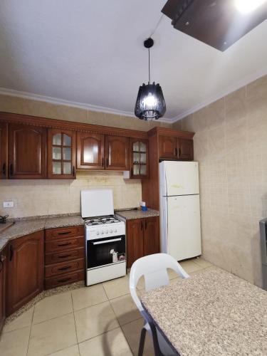 Konyha, Jubeiha Home in Yajouz