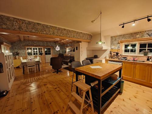 Log house with a view and sauna in Blyberg