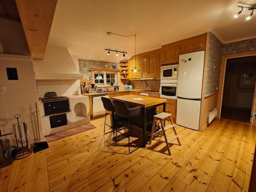 Log house with a view and sauna in Blyberg