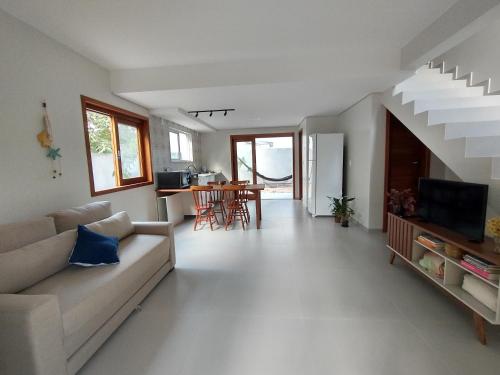 Casa a 3 minutos da praia do Pico da Cruz - Campeche in Rio Tavares