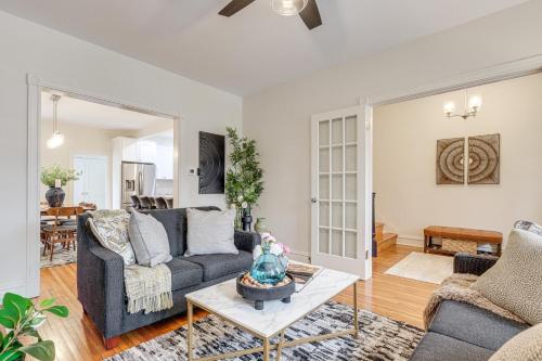 Richmond Home with Patio Walk to Byrd Park! in Richmond, USA