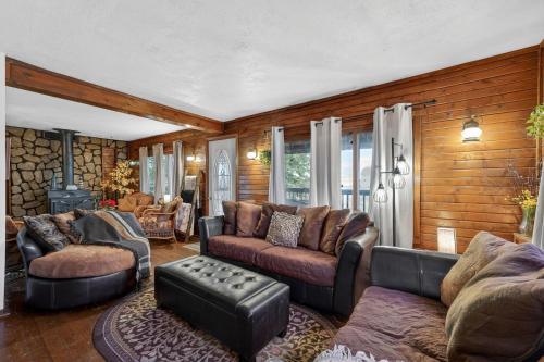 Rustic Shadows - Sioux Falls Escape, Firepit, Pet Friendly! in Tea