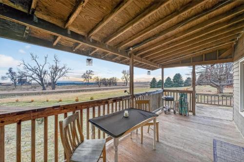 Rustic Shadows - Sioux Falls Escape, Firepit, Pet Friendly! in Tea