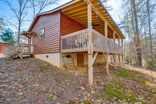 Deck w/ Forest Views! Cabin 4 Mi to Cherokee Lake, Murphy (fotografie 6)