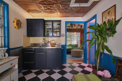 Vintage Lovers` Cabin with Jacuzzi & Lake Access in Front Royal (VA)