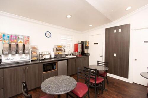 SureStay by Best Western Seaside Monterey - 주방