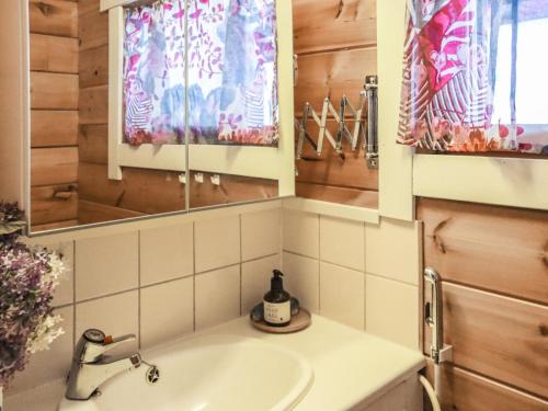 Holiday Home Hyrynpirtti mökki by Interhome (Holiday Home Hyrynpirtti mokki by Interhome) in Hyrynsalmi