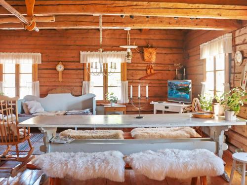 Holiday Home Laattajan hirsipirtti by Interhome in Hyrynsalmi