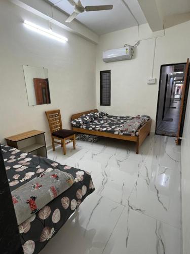 Hotel Madhav Bhakta Nivas  in Parli