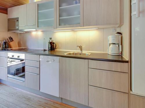 مطبخ, Holiday Home Jesper - 600m from the sea by Interhome in Vejers Strand
