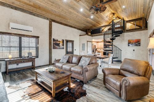 Serene Couple's Getaway w/ Mtn Views in Bedford! in Bedford (VA)