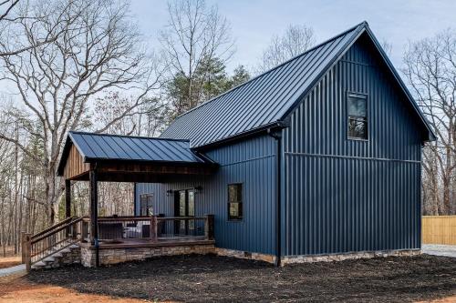 Serene Couple's Getaway w/ Mtn Views in Bedford! in Bedford (VA)