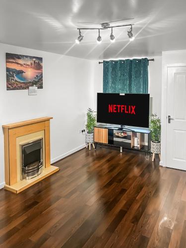 New Manchester City Getaway House with 2 FREE Parking, Manchester