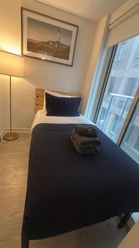 Condo with grey sofa bed in 希望港