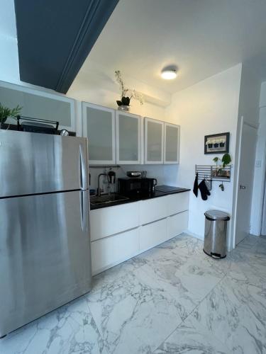 Modern Ocean View Apartment in Point Blanche
