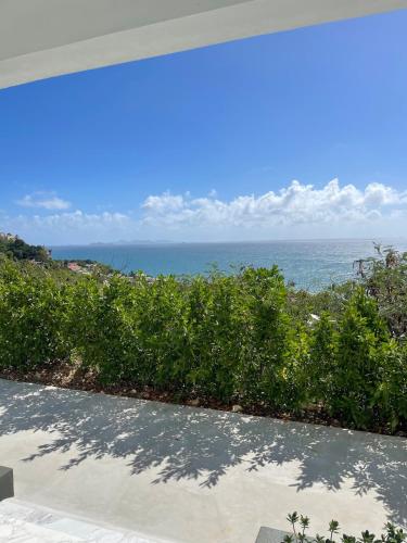 Modern Ocean View Apartment in Point Blanche