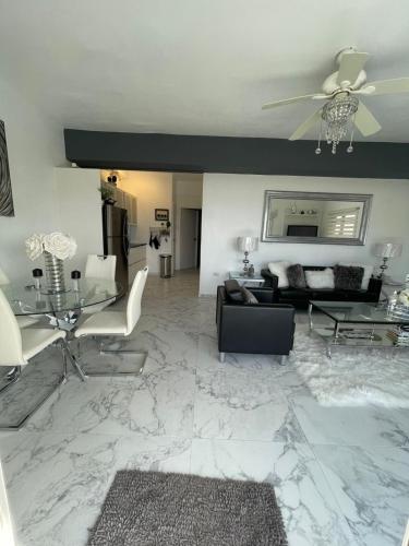 Modern Ocean View Apartment in Point Blanche