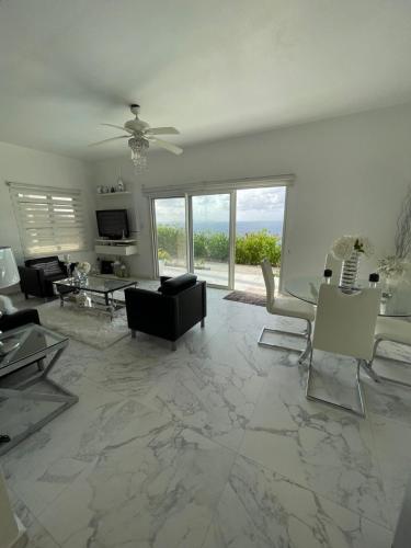 Modern Ocean View Apartment in Point Blanche