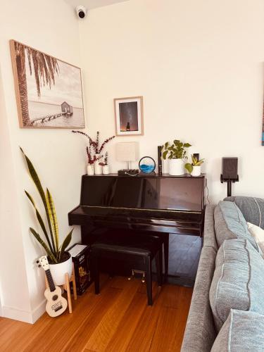 Quiet and Cozy corner in Sunshine