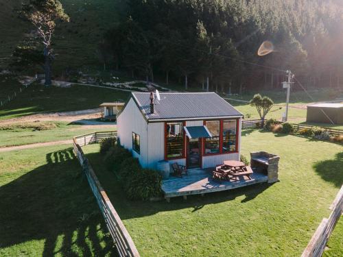 Exterior view, Arapawa Homestead in Bay of Many Coves