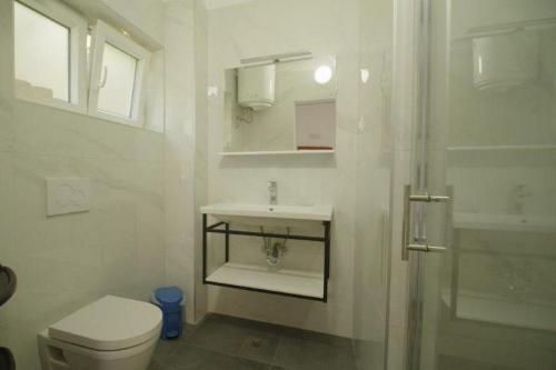 Rooms with a parking space Rovinj - 2245 - image 3