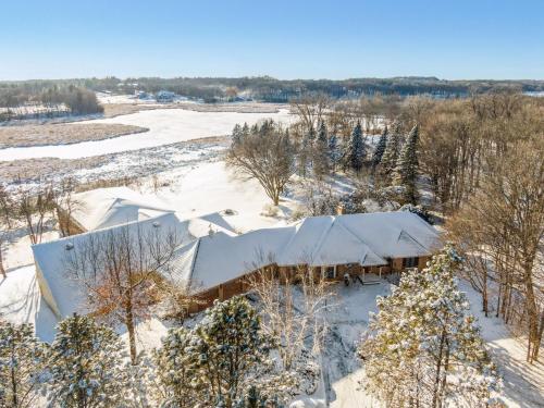 Ultimate Long Lake Getaway: Indoor Pool & Hot Tub in Медіна