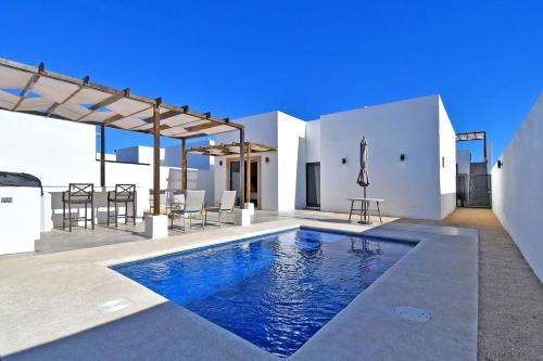 Desert Luxury Villa Pool Rooftop Near Airport – khách sạn tại Chametla