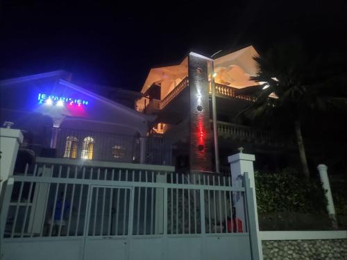Le Parisien in Les Cayes