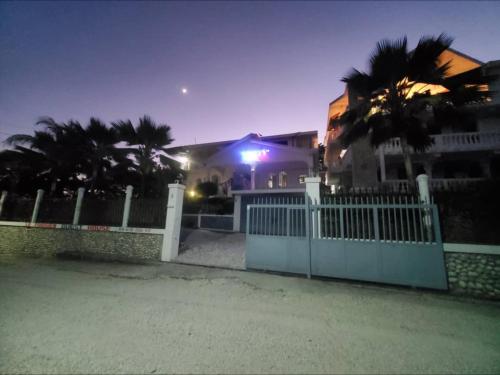 Le Parisien in Les Cayes