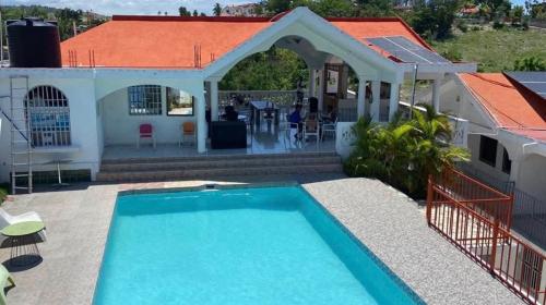 Le Parisien in Les Cayes