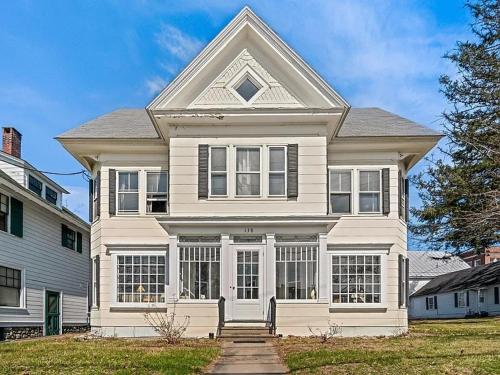 Ieeja, Rosewood House in Farmington (ME)