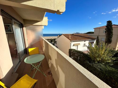 Studio avec balcon et parking en bord de plage - FR-1-837-77