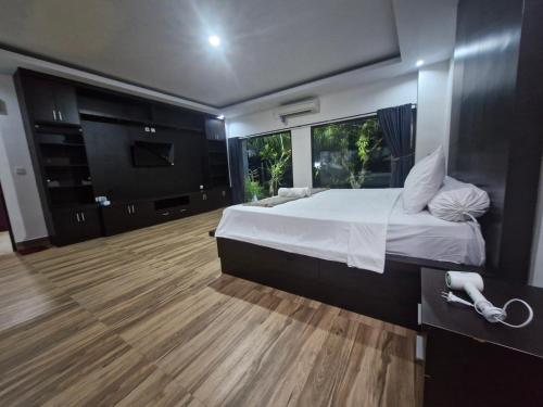 2 Bed Room Spacious Family House with Garden View near Zappaz Bar & Restaurant