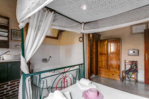 Ifigenia Traditional Rooms & Maisonettes - image 3