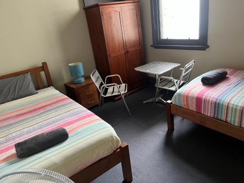 room detail thumbnail 1