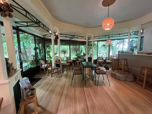Shared lounge/TV area, Wellness Holistic Longevity Center Riverfront Room in Bang Khla