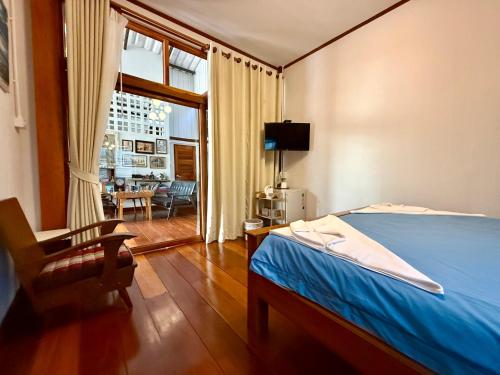 room detail thumbnail 0