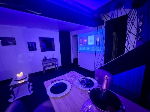 Love room spa et bien etre avec jacuzzi et sauna in Cosse-le-Vivien