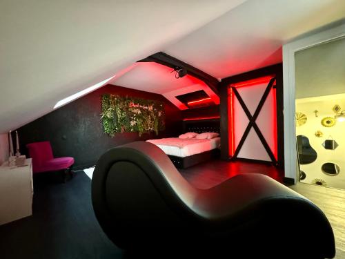 Love room spa et bien etre avec jacuzzi et sauna in Cosse-le-Vivien