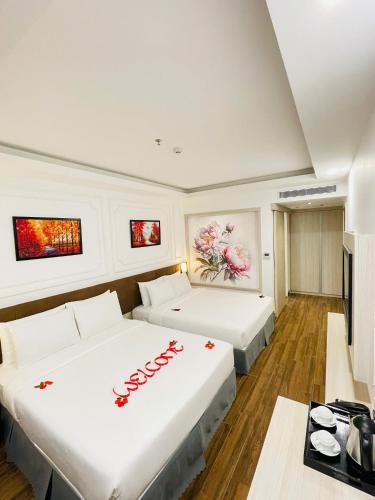 1 queen bed, 1 twin bed