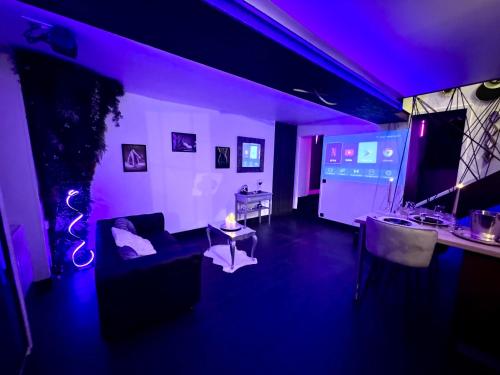 Love room spa et bien etre avec jacuzzi et sauna in Cosse-le-Vivien