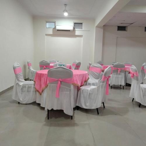 Sunshine Inn in Wadgaon