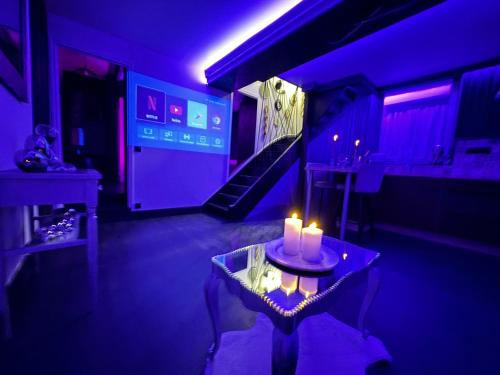 Love room spa et bien etre avec jacuzzi et sauna in Cosse-le-Vivien