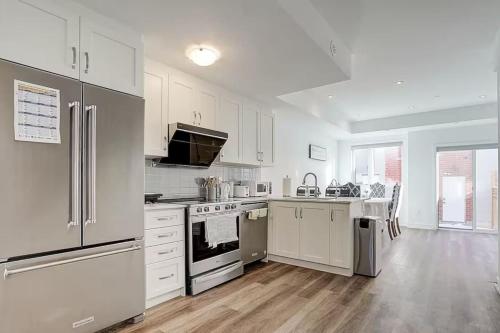 Downsview Park Luxury Townhome Near Yorkdale Transit - Mississauga